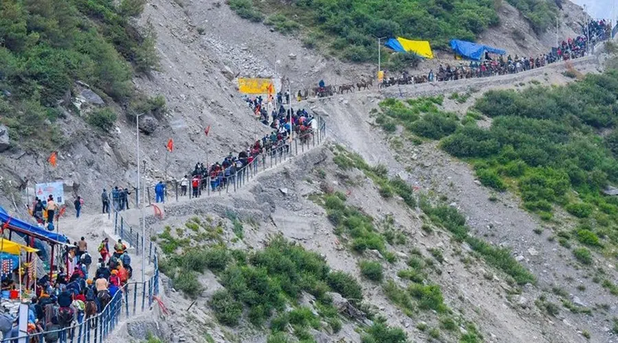 Devotees visiting the sacred Amarnath Cave during Amarnath Yatra 2026